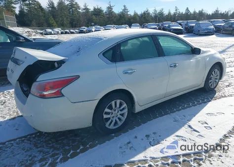 2015 Nissan Altima 2.5 z USA, uszkodzony, nr VIN 1N4AL3AP4FC497088